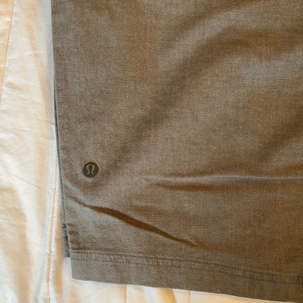 Lululemon Commission Shorts - Size 36 - great condition